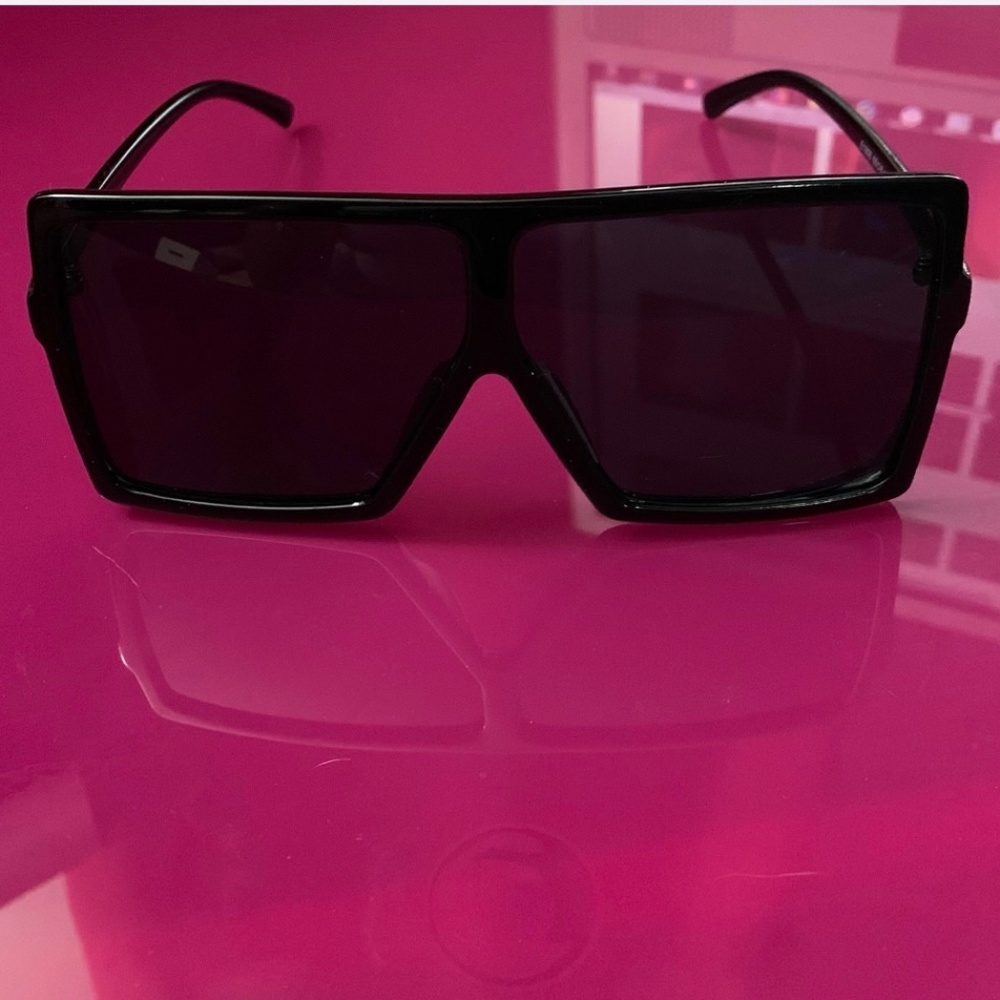 Oversized shades